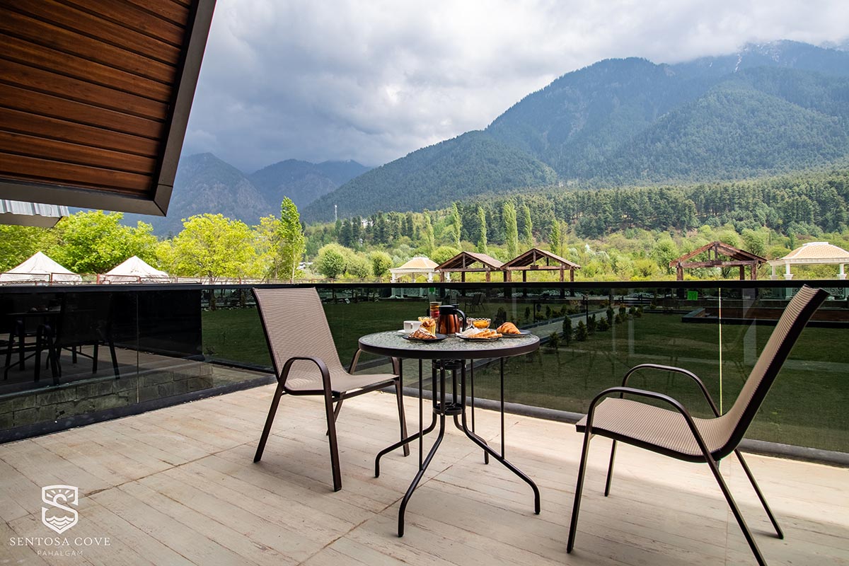 Sanduq | Authentic Kashmiri Pashmina Shawls, Rugs & Handmade Luxury accommodation